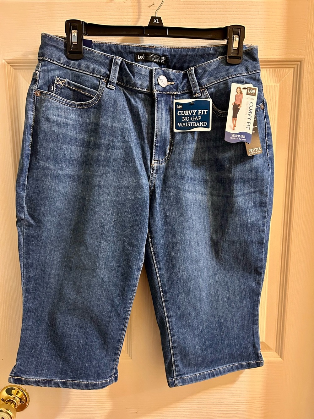 Lee Women's Curvy Fit Mid-Blue Cropped Jeans